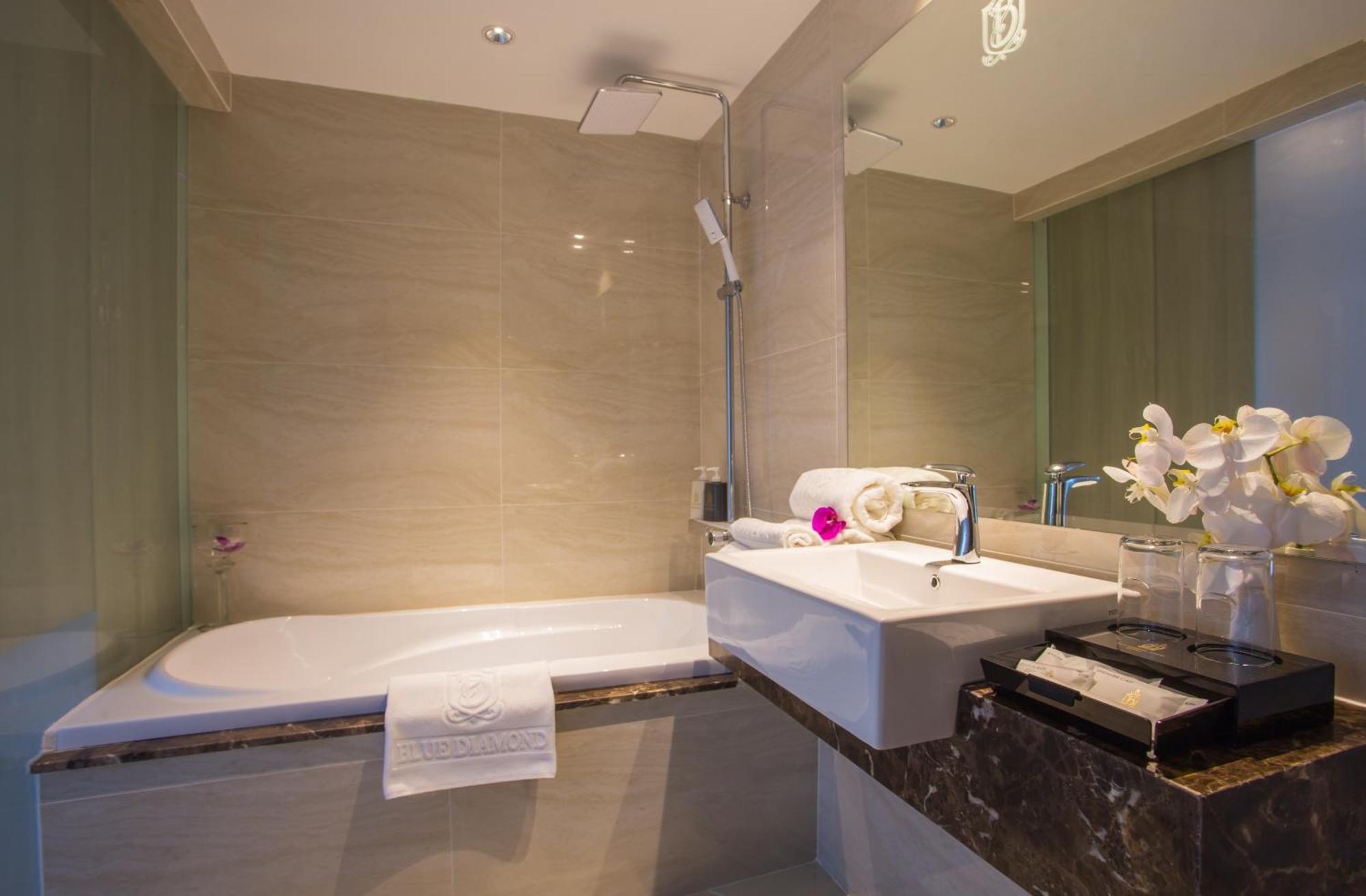 Nicecy Suite Hotel & Spa Thành Pho Ho Chí Minh Esterno foto